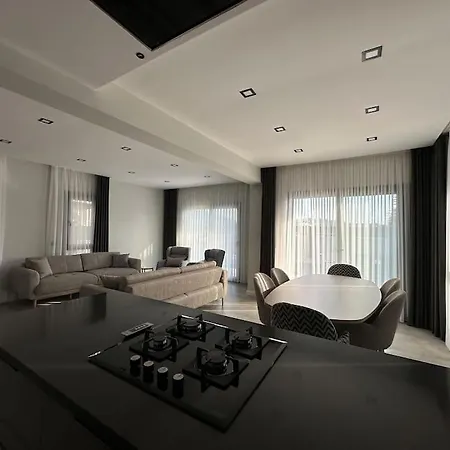 Venezia 4 Bedrooms Villa *